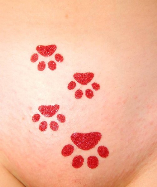 Женские тату в зоне бикини