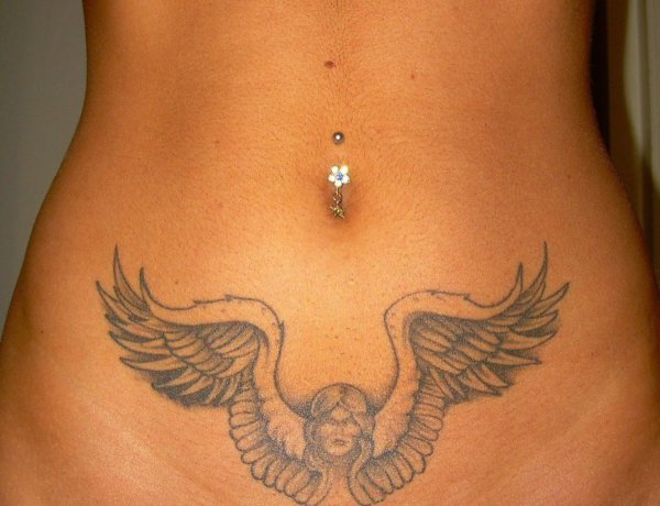 Красивые тату в зоне бикини