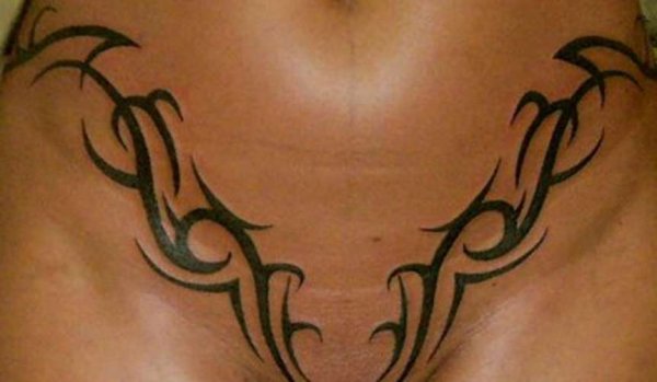 Женские тату в зоне бикини