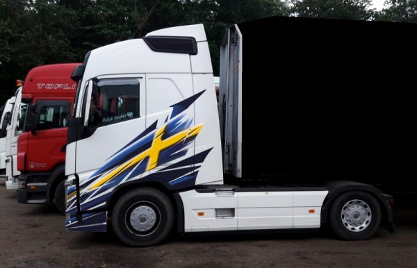 Наклейки на Вольво fh13 на кабину