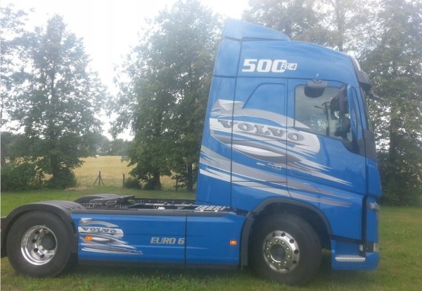 Наклейки на Вольво fh13 на кабину