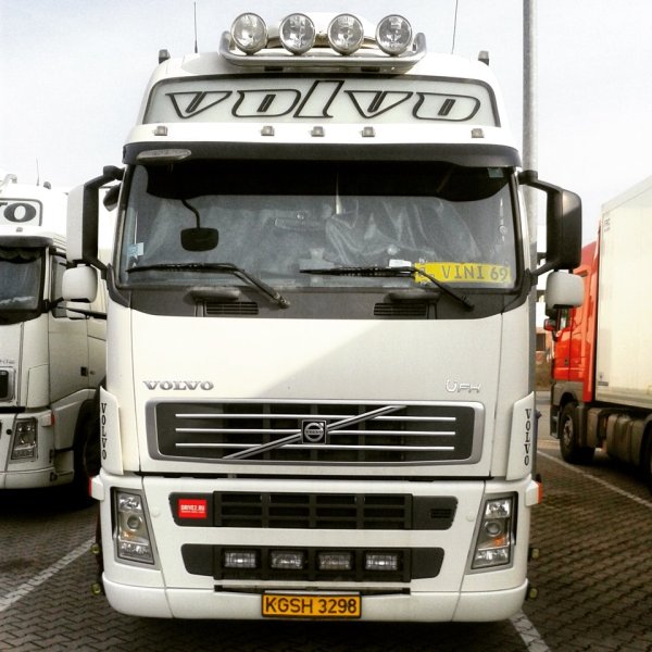 Наклейки Вольво fh12 на кабину