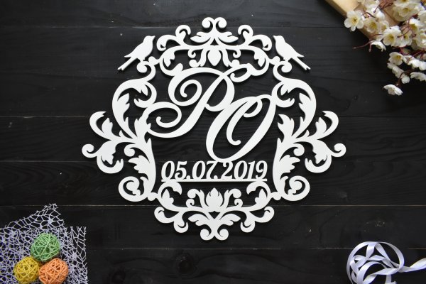 Наклейки с инициалами на бокалы