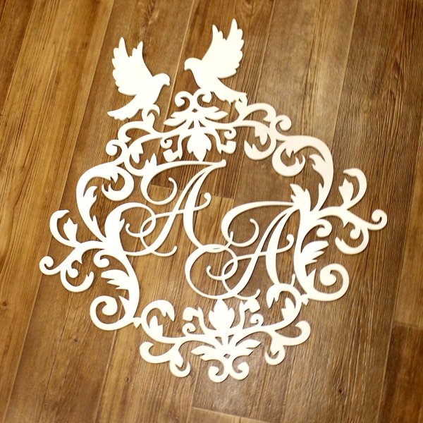 Белая бутылка шампанского