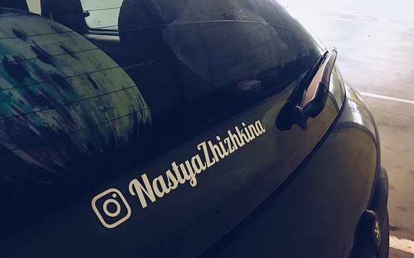 Наклейка Инстаграм на машину