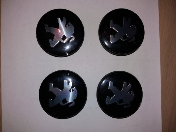 Наклейка на заглушку литого диска