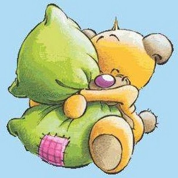 Мишка обнимает подушку