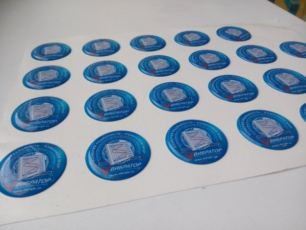 Печать объемных наклеек со смолой