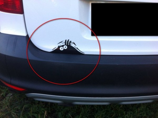 Аниме тян выглядывает из-за угла