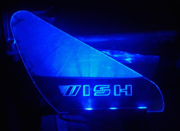 Светодиодные вставки в стеклянные уголки передних стоек