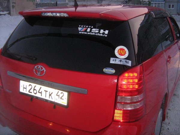 Toyota Wish наклейка