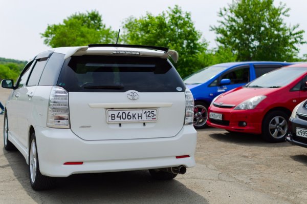 Тойота Виш с номером р778ет