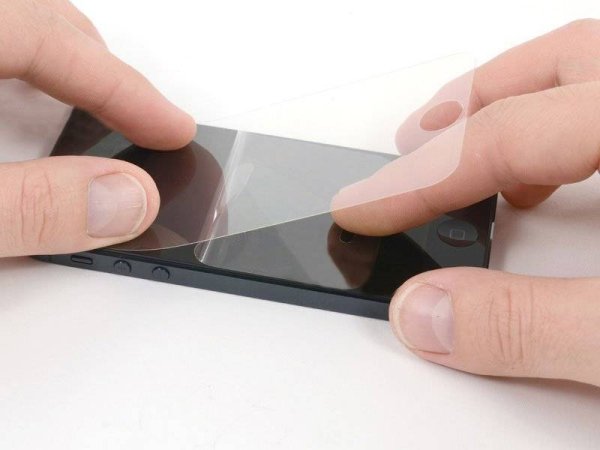 Наклейка защитного стекла