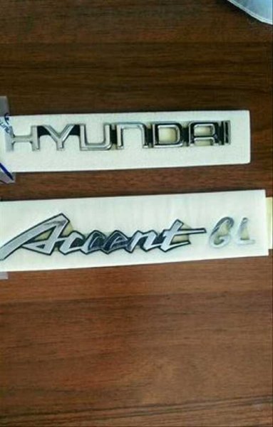 Hyundai Accent шильдики сзади