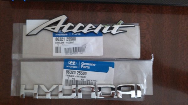 Hyundai Accent наклейка на багажник