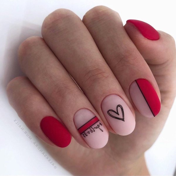 Маникюр красный с белым с наклейками