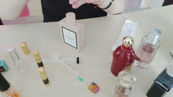 Контейнер для духов с распылителем