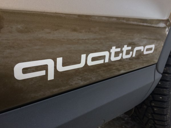 Наклейка кватро на Ауди q5
