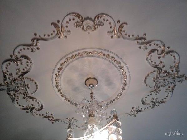 Наклейка на потолок под люстру