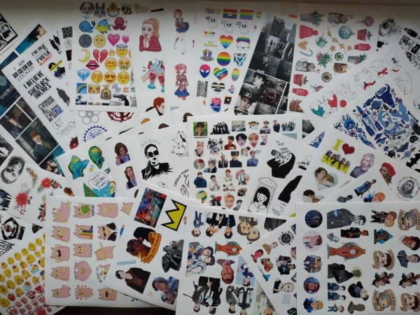 В магазине (с наклейками)