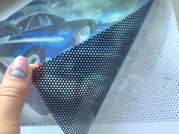 Перфорированная пленка на заднее стекло автомобиля