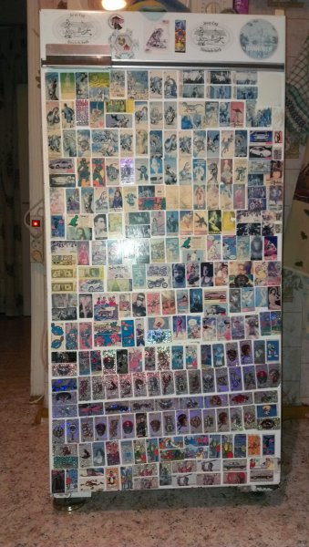 Наклейки из жвачек с голыми