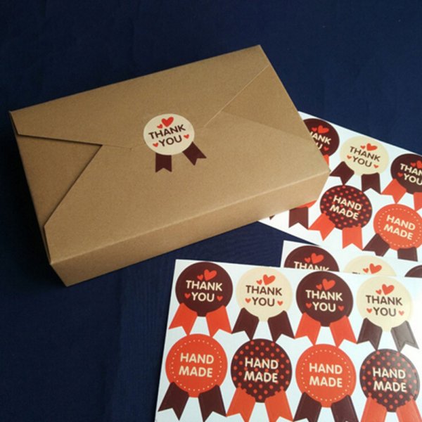 Крафтовая упаковка с наклейкой