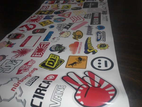 Наклеенный стикер