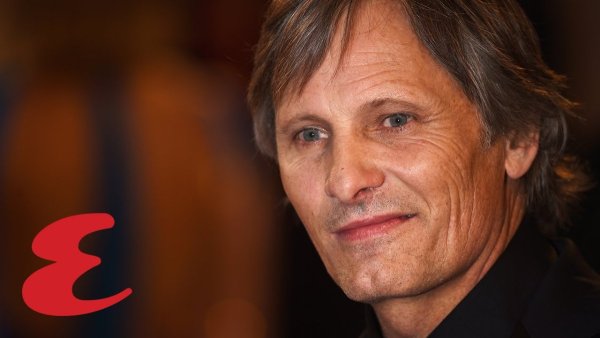 Тату крест у знаменитостей