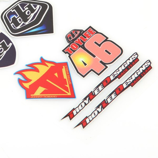 Наклейка на обод колеса автомобиля