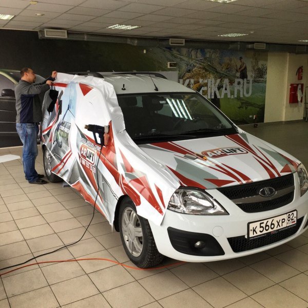 Реклама на автомобиле Лада Ларгус