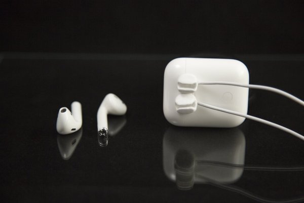 Apple AIRPODS 2 Yellow Gloss
