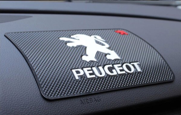 Коврик на Торпедо Пежо 308