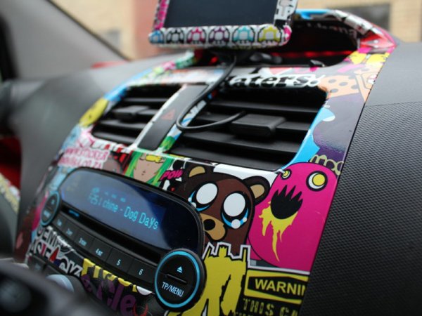 Стикербомбинг JDM на авто