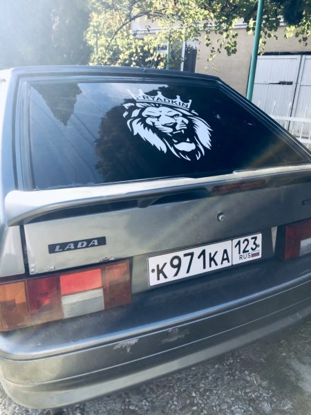 Наклейка Прайд сзади на ВАЗ 2114
