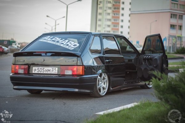 ВАЗ 2114 черная на статике