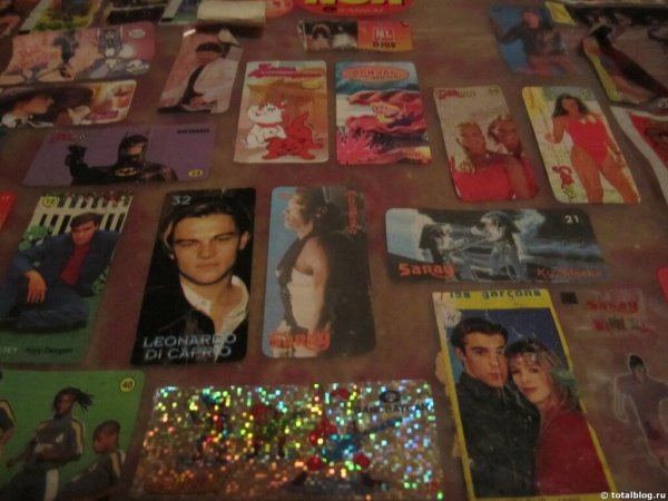 Наклейка жвачка 90е