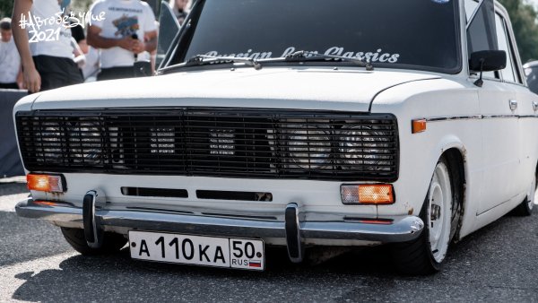 Автобезумие наклейка на авто