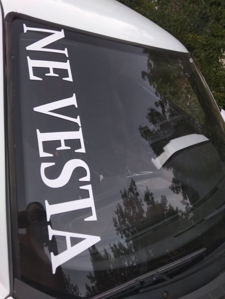 Наклейки на лоб машины