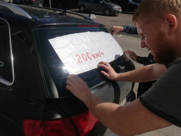 Наклейки на заднее стекло автомобиля