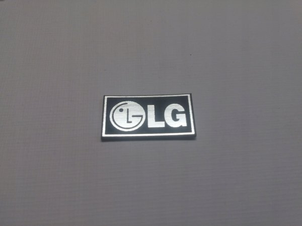 Наклейка с логотипом LG
