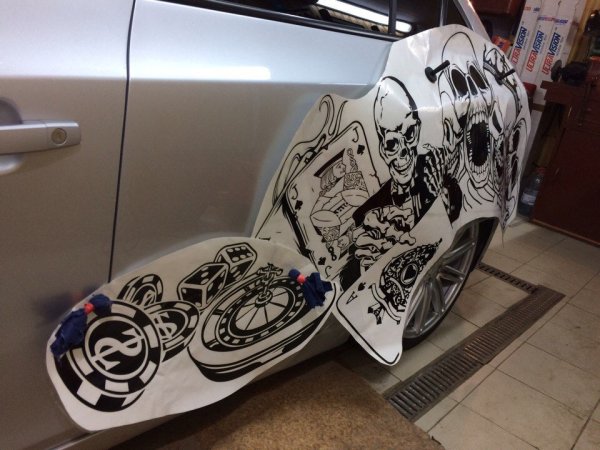 Наклейки на борт автомобиля