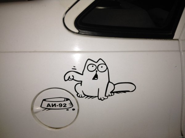 Наклейка на крышку бака авто