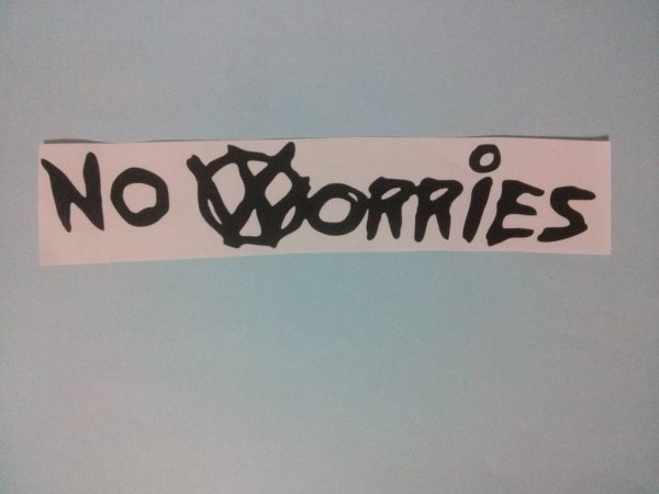 Не беспокойся на одежду стикер