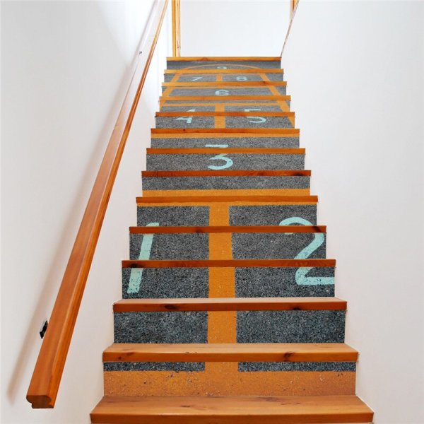 Наклейки на ступени лестницы