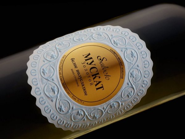 Этикетка с золотым тиснением