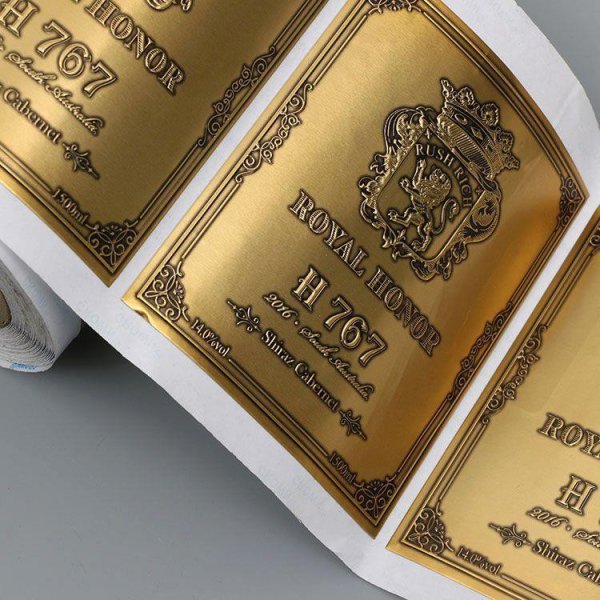 Этикетка с золотым тиснением