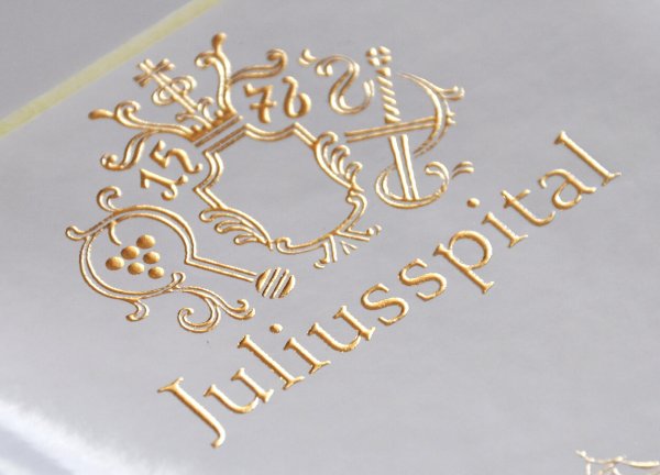 Этикетка с золотым тиснением