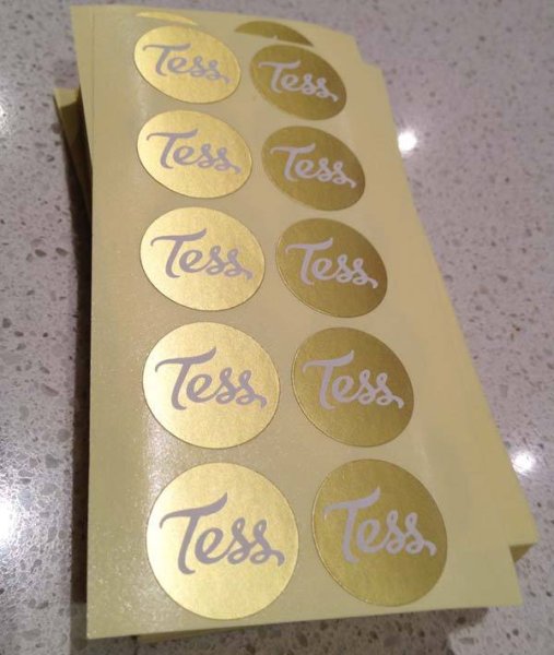 Этикетка с золотым тиснением