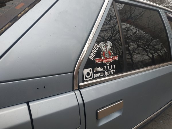 Наклейки на авто на ЛОБАШЬ